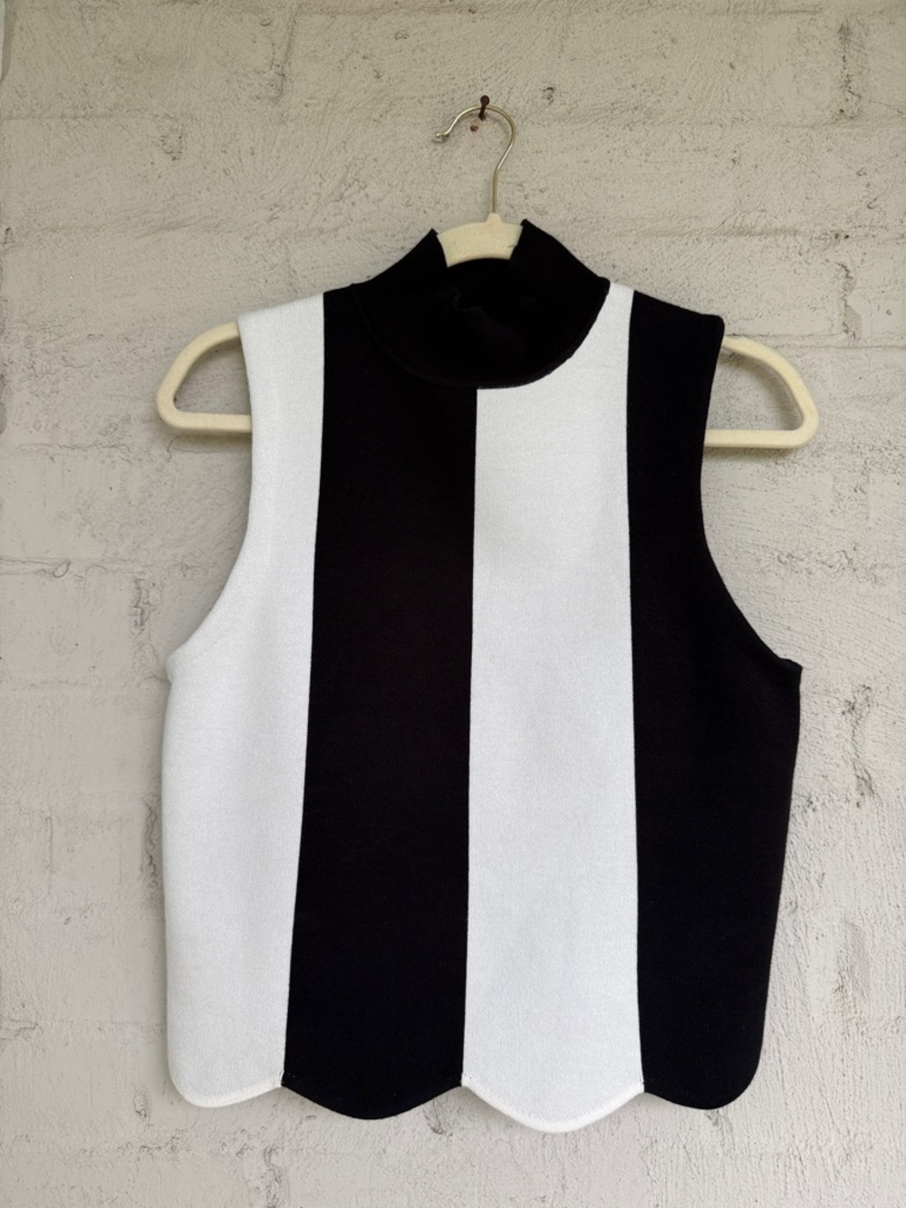 NWOT Anthropologie Maeve Scalloped
Hem Striped Sleeveless Sweater Size
Medium - Picture 6 of 12